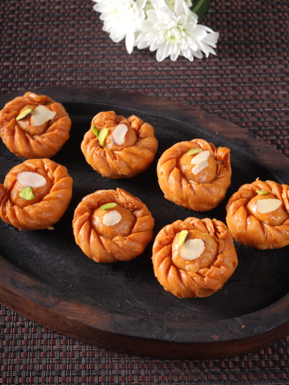 buy Find the lovely taste of Chandrakala, a cherished Indian dessert that captivates with its crispy pastry shell and rich filling. Each Chandrakala is meticulously made with khoya, a luxurious blend of milk solids, infused with the richness of almonds, pistachios, and fragrant flavors like cardamom and saffron.