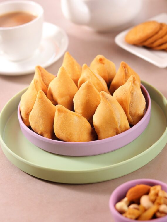 buy Made from the finest ingredients, including premium cashews and a medley of aromatic spices, Desi Ghee Kaju Samosa offers a unique taste experience that is both comforting and luxurious. The crispy golden-brown pastry encapsulates a savory filling that bursts with flavor, making it an irresistible choice for any occasion.