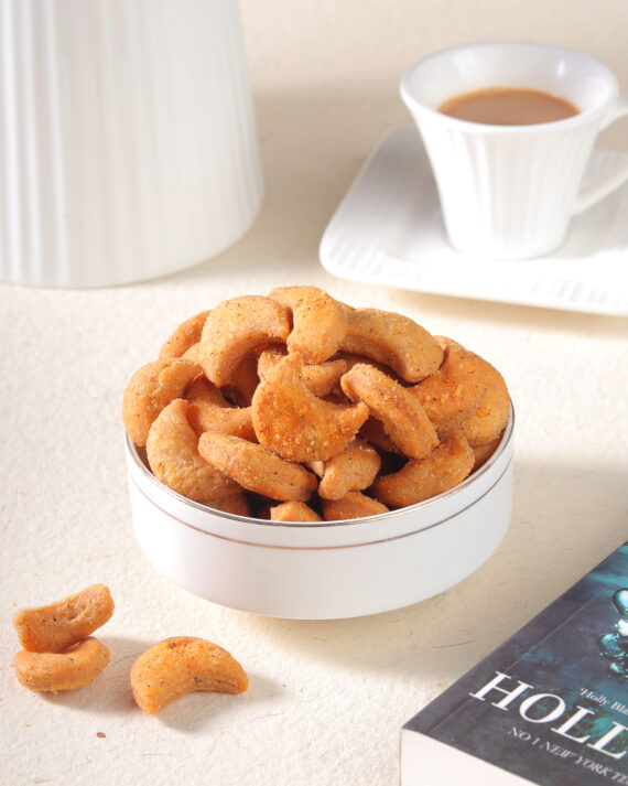 Maida Kaju is a delightful Indian snack that combines the richness of cashews with the lightness of refined flour.