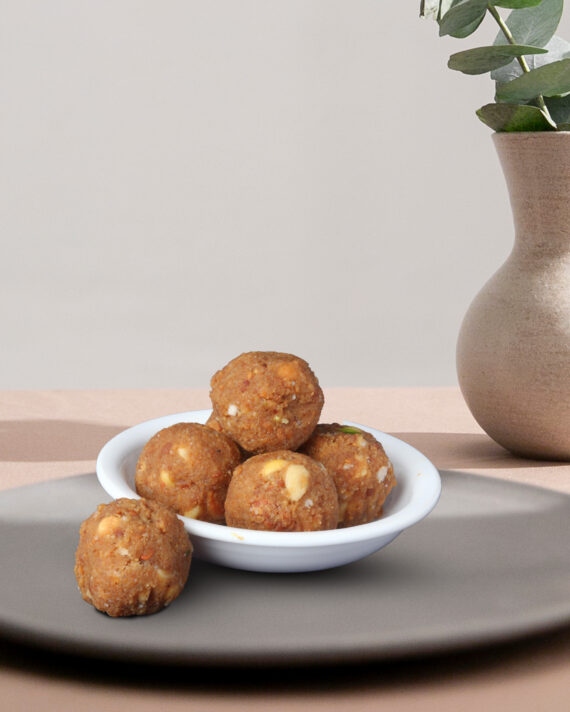 Special Pinni ke laddu is a quintessential Indian sweet, renowned for its rich, nutty flavor and melt-in-the-mouth texture. Made with whole wheat flour, pure ghee, and a variety of nuts and dry fruits, this traditional delicacy is often flavored with cardamom and sometimes garnished with sesame seeds or coconut.