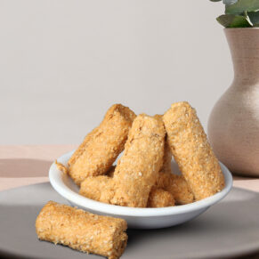 Buy Finger Gajak, a traditional seasonal sweet made to perfection. Made with premium quality jaggery and sesame seeds, this delicacy captures the essence of age-old recipes passed down through eras. 